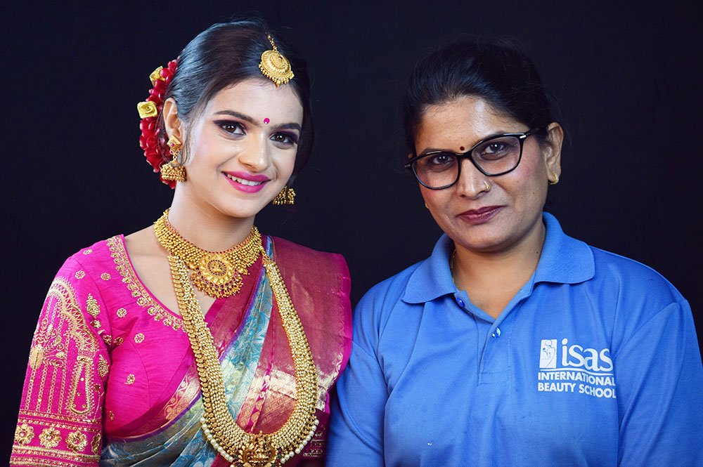 Roopali makeup artist Pune | makeup artist near me | makeup artist in Pune | bridal makeup artist in Pune | wedding makeup artist in Pune | best makeup artist | hair and makeup artist near me